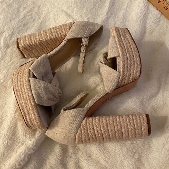 Rachel Zoe Knotted Platform Sandal in Natural
Color:Natural - Picture 3 of 6